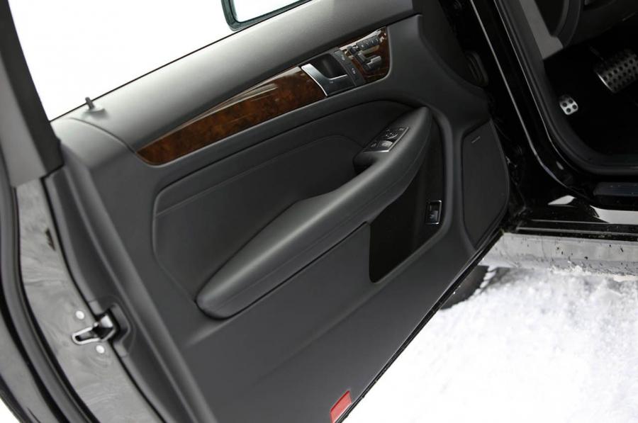  Mercedes-Benz C350 4Matic 2012 года  (фото 9 из 29)